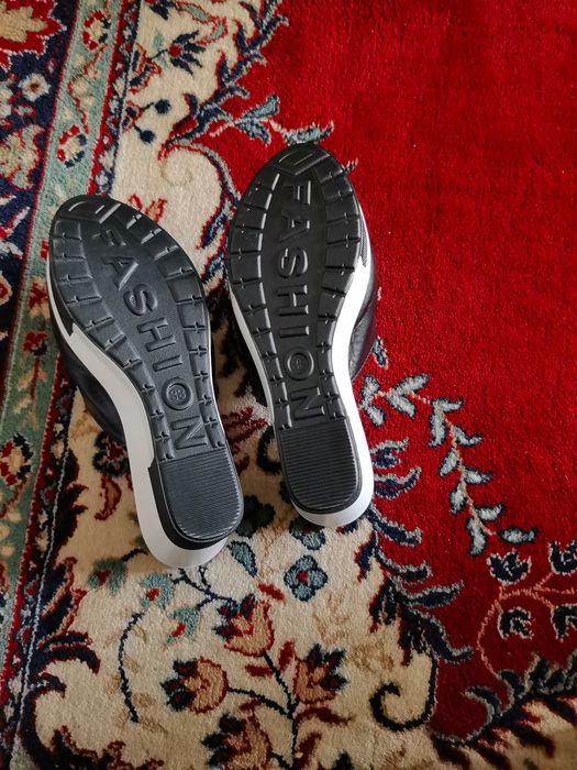 Дамски чехли; модел платформа