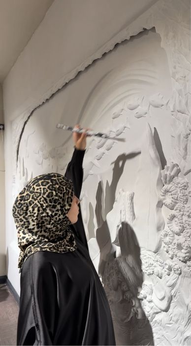 Барельеф и роспись стен