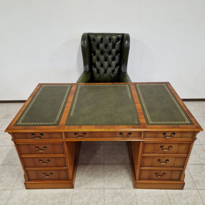 Антично бюро Chesterfield Честърфийлд