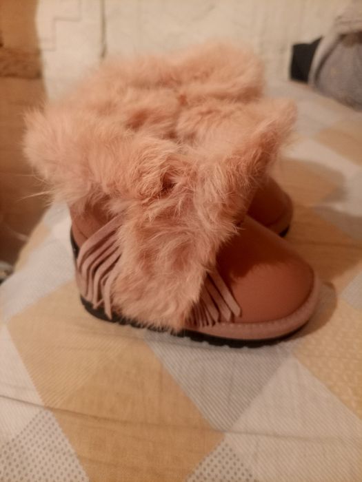 Продам угги на девочку