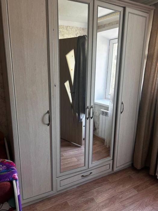 Продаю спальный гарнитур