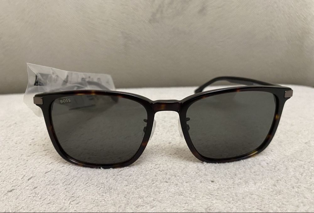 Ochelari de soare Hugo Boss (neutilizati)