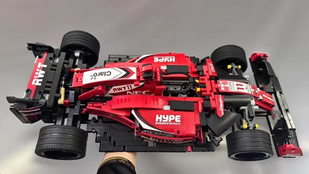 Набор LEGO с гоночной машиной