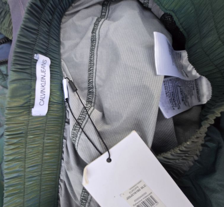 Calvin Klein уникален дамски екип къса пола с горница нов хамелеон  Л