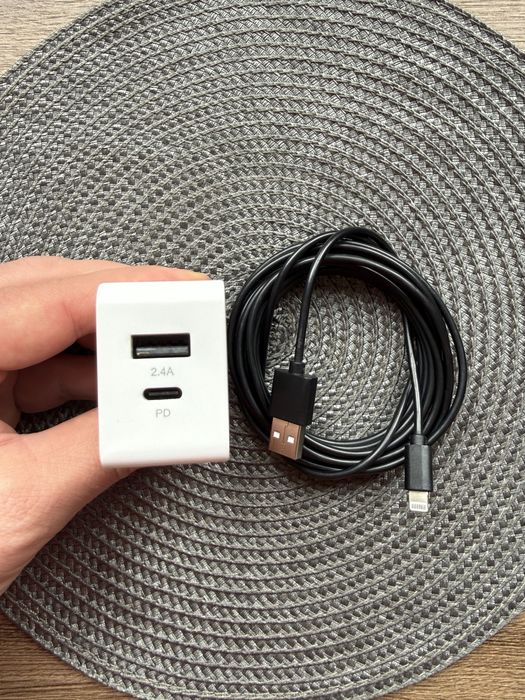 Vand incarcator Iphone cu mufa Lightning