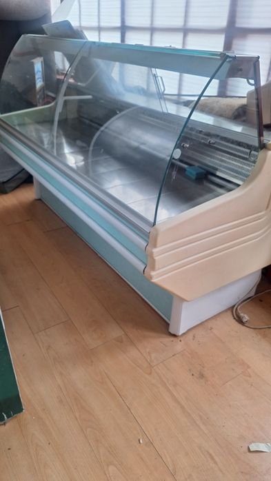 Хладилна витрина