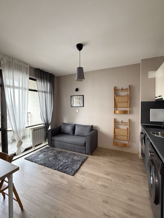 Отдавам под наем тристаен апартамент