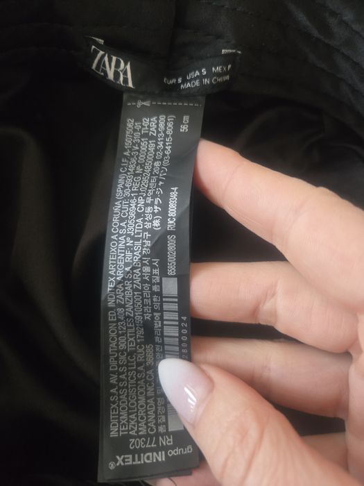 Черна шапка с козирка ZARA