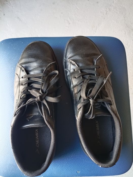 Продам осенью ботинку