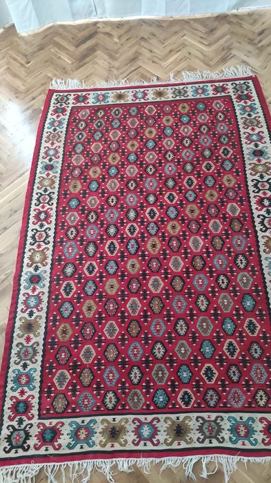 Ръчно тъкан чипровски килим