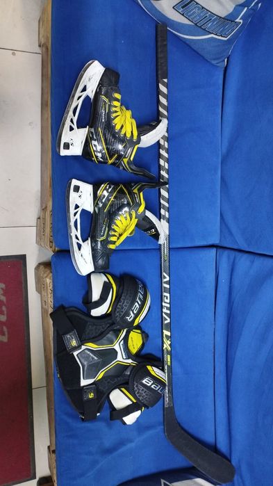 Коньки CCM Pro, нагрудник Pro, клюшка Pro