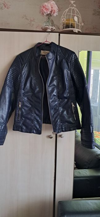 Дамско тъмно синьо кожено яке