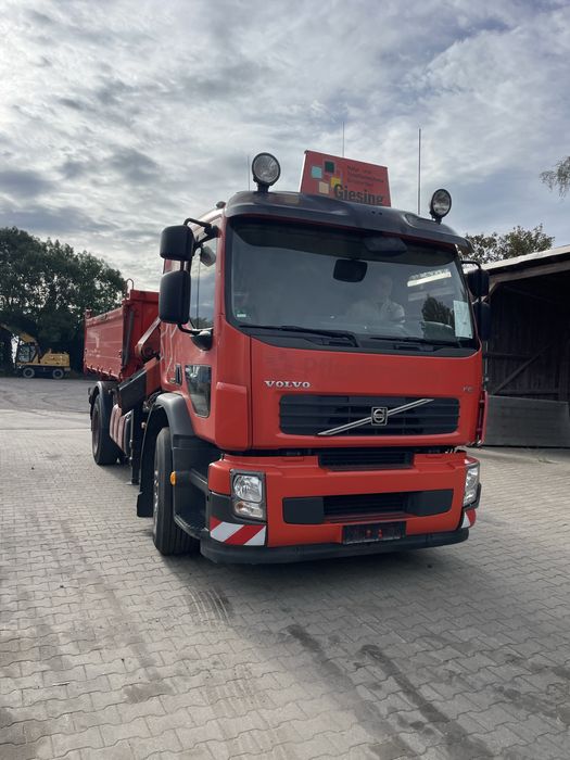 Volvo basculabil cu macara