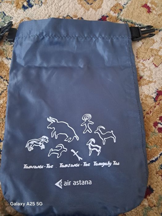 Сумочки с этно рисунком с застёжкой.