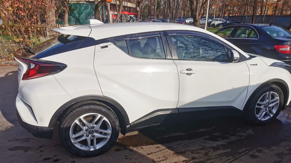Toyota C-HR / 1.8  Benzina - Hybrid / CarPlay / Facelift / Camera /