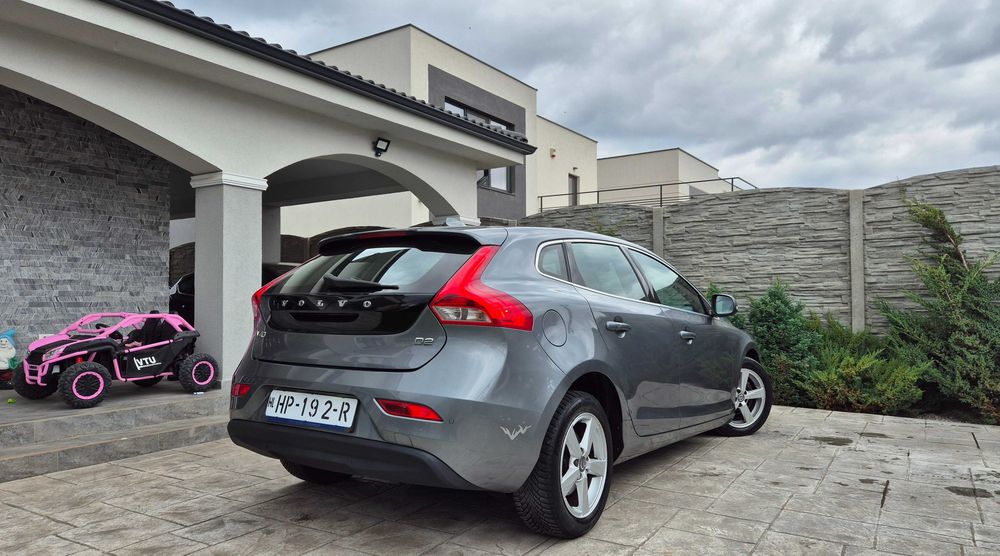 Volvo/V40/2.0 diesel/120 cp/Euro 6/Navi/Led/Keyless Goo/Entry/Bord digital/Incalzire scaune/Olanda/