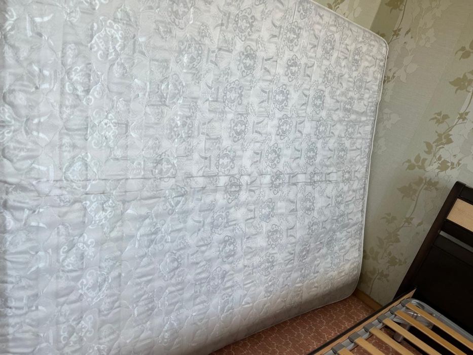 Продам матрац в хорошем состоянии
