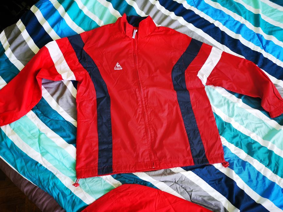 Продавам чисто нов анцуг lecoqsportif