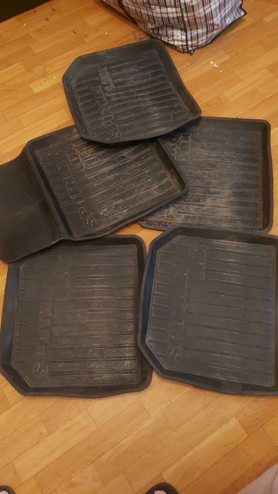 Продам коврики в автомобиль