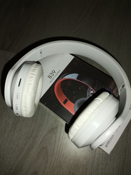 Mana led pentru luneta, căști, huse volan, huse schimbător, cablu rgb