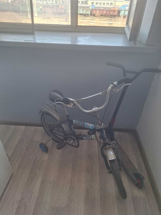 Холодильник и велосипед