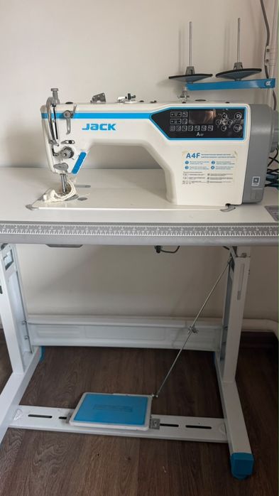 Продам швейную машину Jack A4F (автомат) — состояние новой