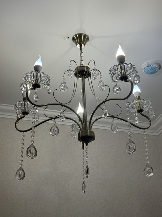 Продам красивую люстру и бра