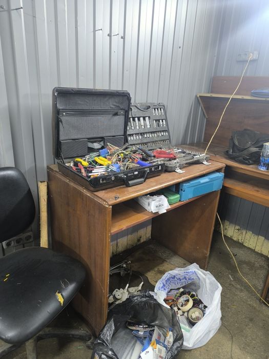 Продам столы стулья для автосервиса