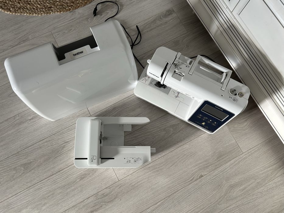 Masina de cusut si brodat brother M280D