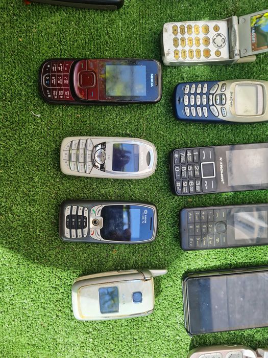 Различни модели телефони една цена