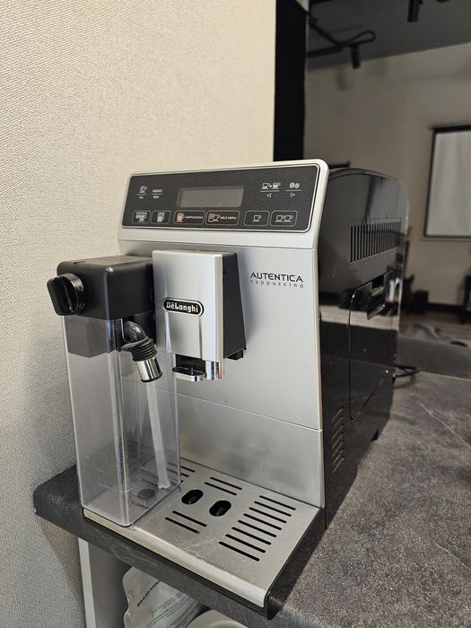 Продам кофемашину Delonghi