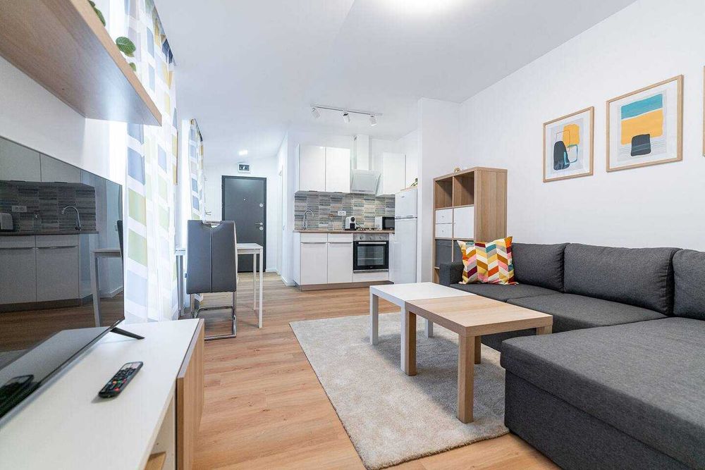 Apartament 2 camere ultracentral + curte. Totul NOU. Direct proprietar