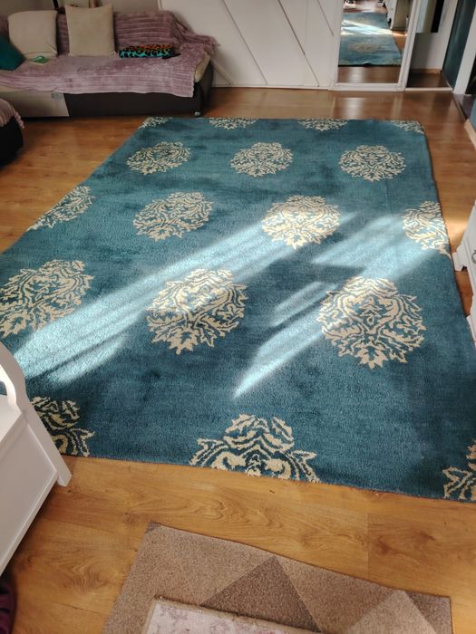 Vand Covor lâna +Perdele brodate turqoise