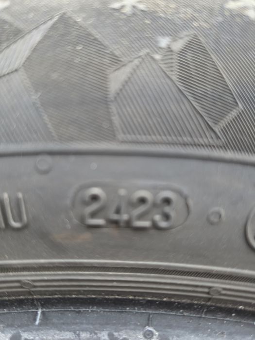Vand patru anvelope de iarna semperit  215 60 16  dot 2423