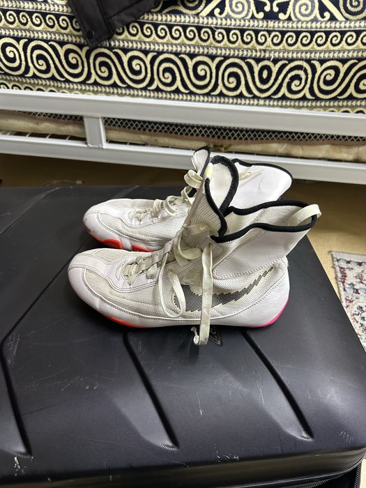 Продаю Nike machomai