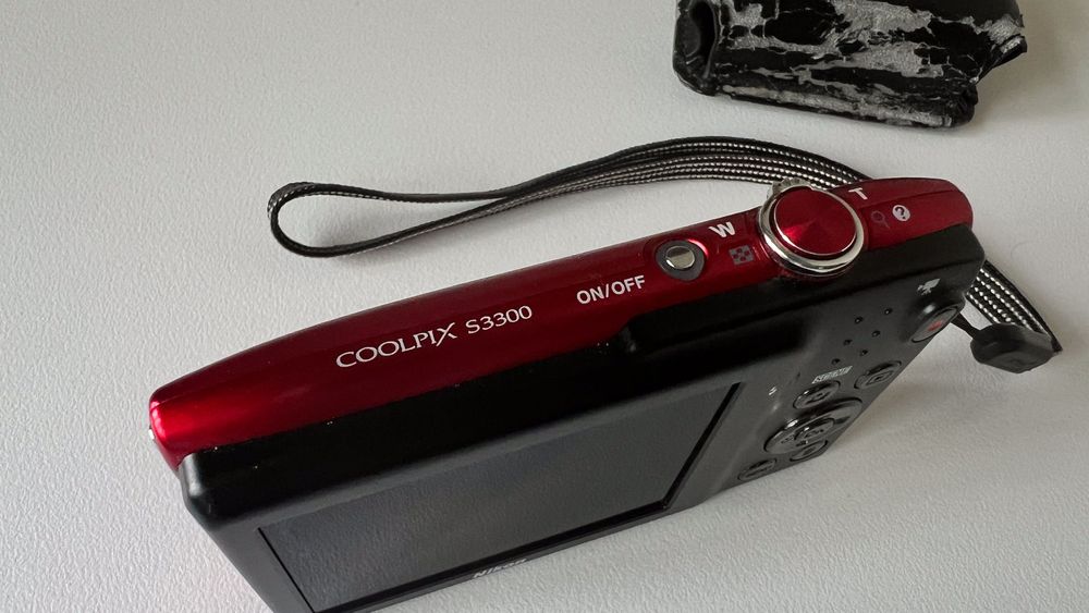 Nikon  Coolpix S3300