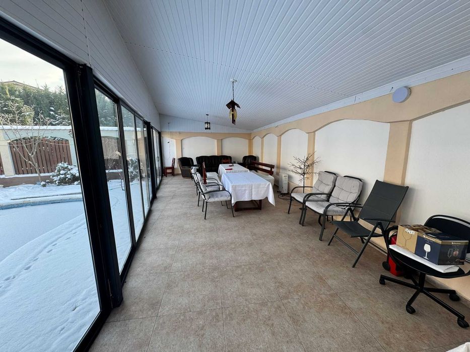 Terasa privata de 80 mp acoperita si izolata fonic inchiriere