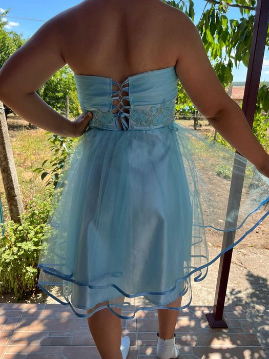 Къса официална рокля