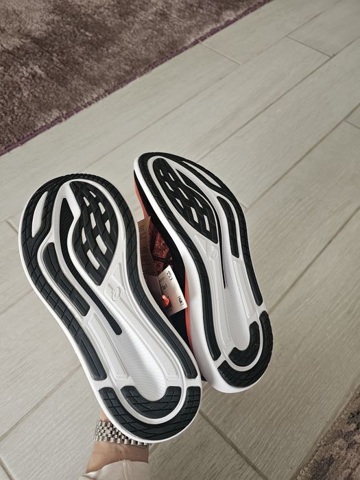 Vând Adidași Asics,noi cu eticheta