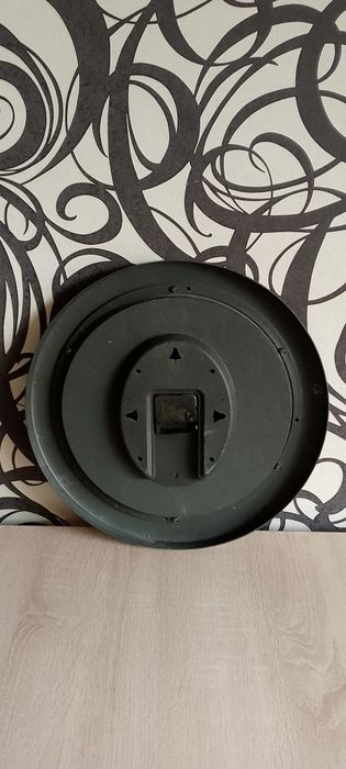 Часы в исламском стиле.