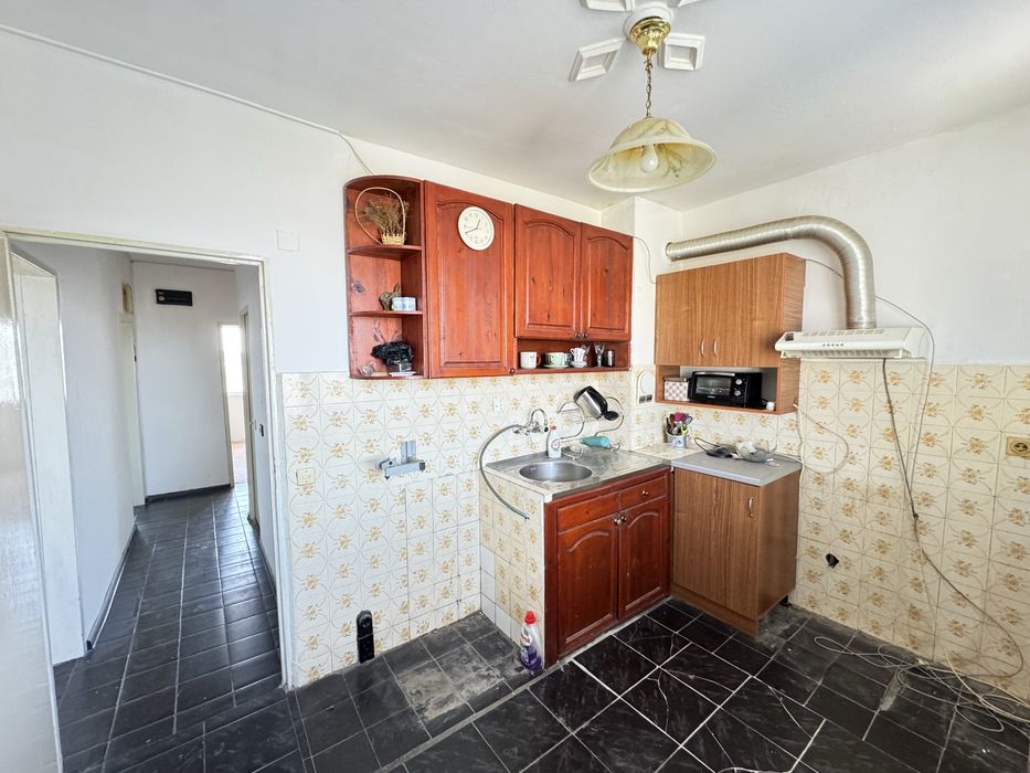 Продава апартамент три стаи и кухня в гр. Казанлък