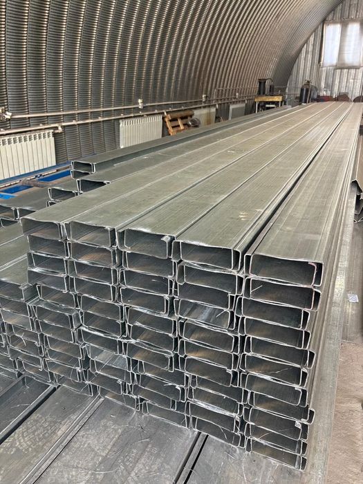 Оцинкованный С-образный профиль.