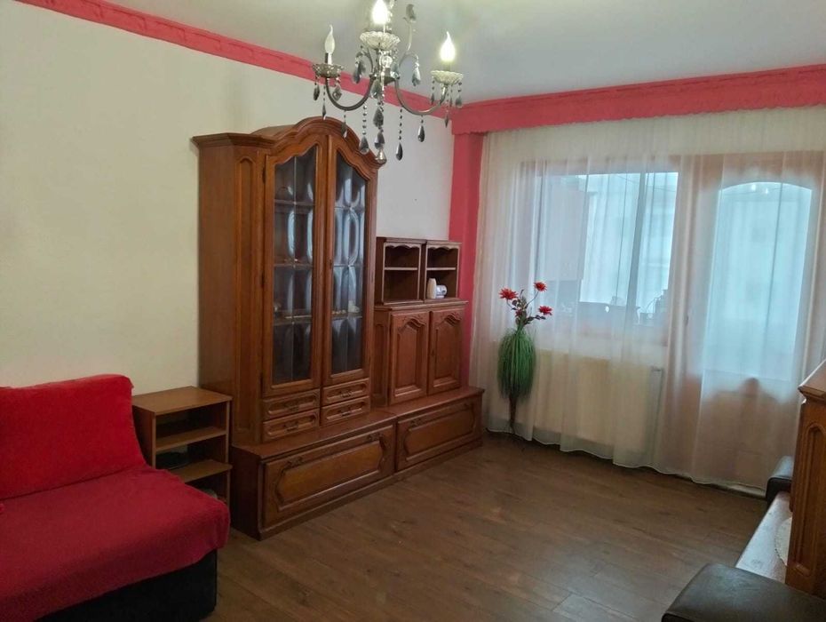 Închiriez apartament cu doua camere decomandat în Bacău