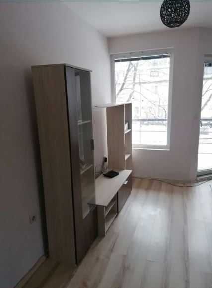 Дава се под наем Тристаен апартамент в София, Хладилника - 95 кв.м за 500 € - Снимка #1