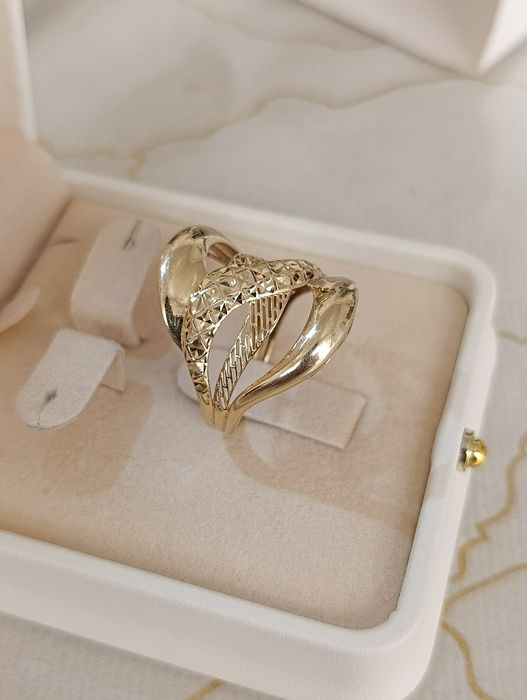 Золотое кольцо Турецкая модель проба 585,вес 3,37 размер 20+