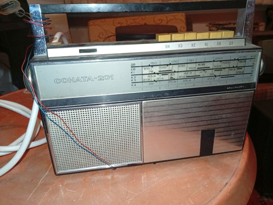 Винтидж преносим радиоприемник соната-201