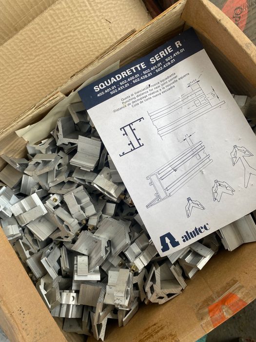 Продавам части нови не използвани за аломинова дограма