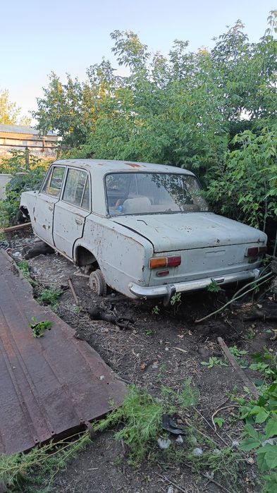 Продам на запчасти ваз 2105