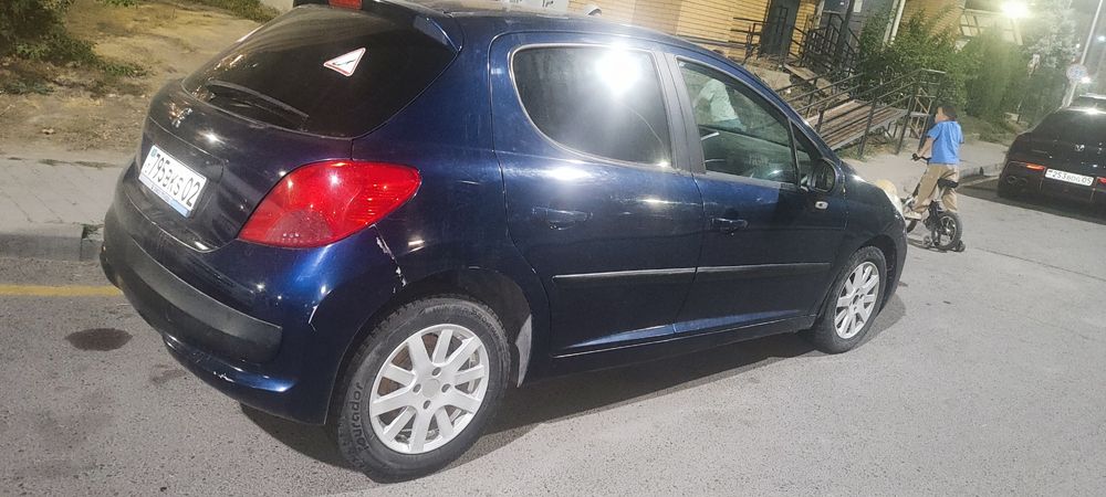 Автомобиль пежо 207