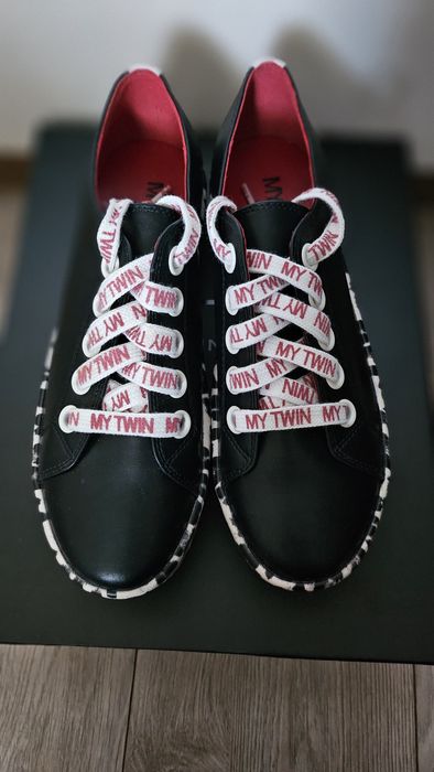 Sale Нови кецове Twinset